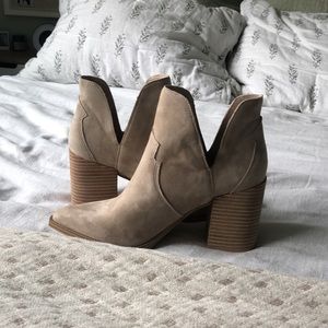 Size 8 Tan brand new Steve Madden booties